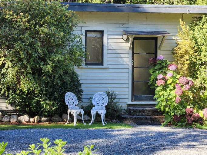 Exterior & Views 2, Possum Lodge, Southland