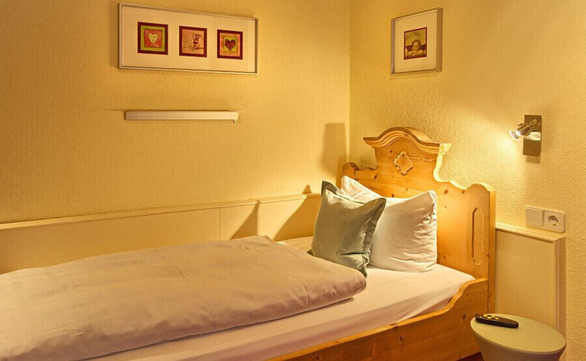 Bedroom 4, Hotel Restaurant Kaiserhof, Lörrach