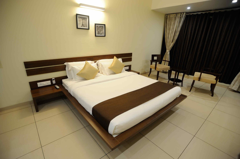 Bedroom 3, Hotel 3 Leaves Kolhapur, Kolhapur