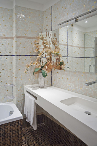 Bathroom 4, Hotel Europa, Verona