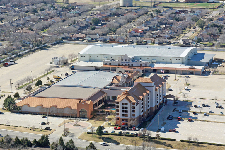 Exterior & Views 2, Hampton Inn & Suites Dallas-Mesquite, Dallas