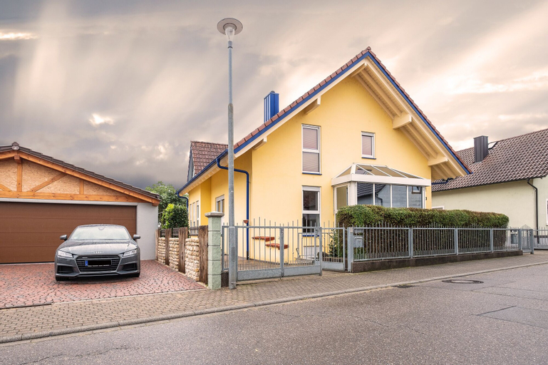 Awad's Yellow Apartment, Ortenaukreis