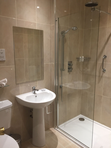 Bathroom 3, Park Inn by Radisson Shannon Airport