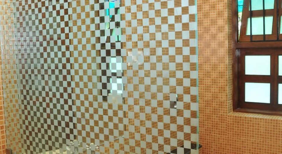 Bathroom 5, Mayflower Beach Resort, North Goa