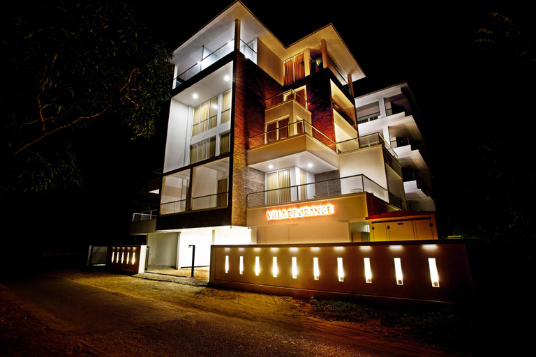 Exterior & Views