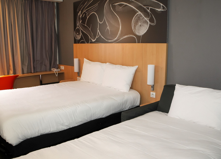 Bedroom 4, ibis Saint Genis Pouilly Genève, Ain