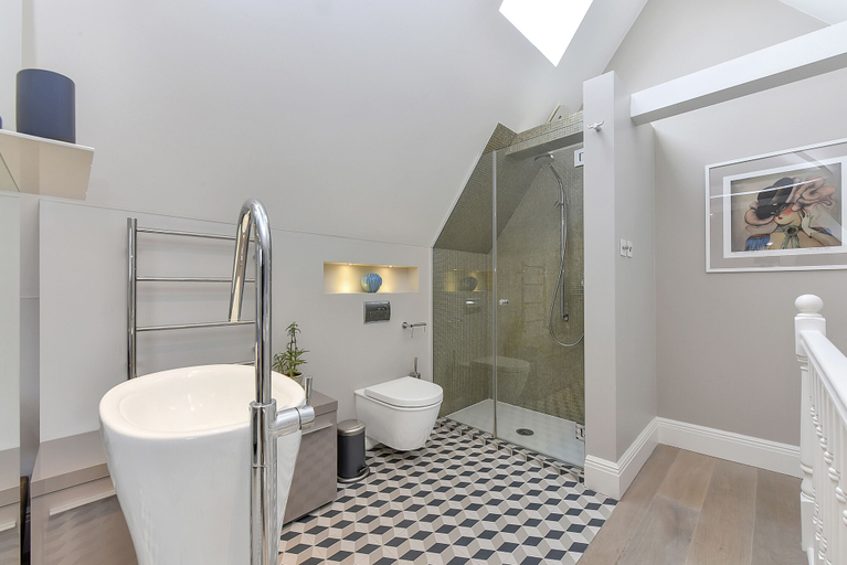 Bathroom 4, Woodbridge House Apartment, London