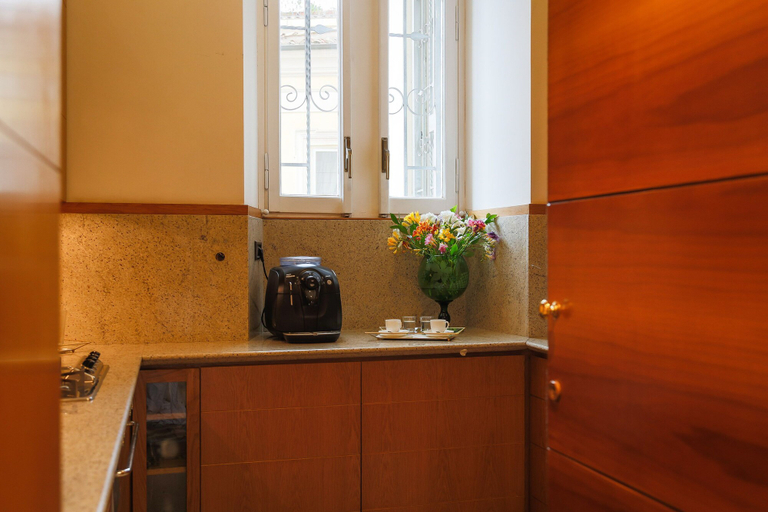 Others 5, Prestigious Apartment Piazza Navona, Rome