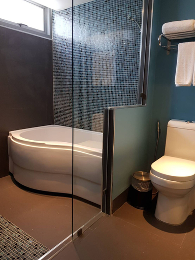 Bathroom 5, Bizotel Premier Hotel & Residence, Ratchathewi