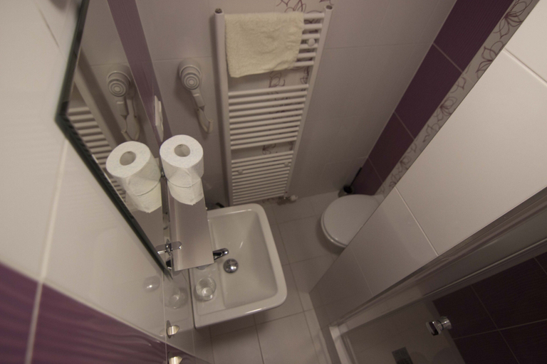 Bathroom 3, Penzión Galéria, Prievidza