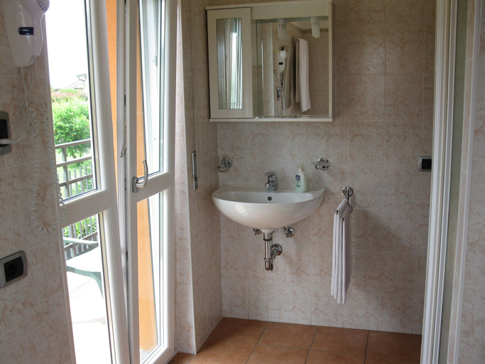 Bathroom 4, La Collina, Como