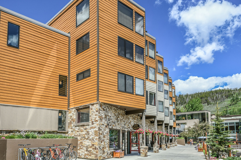 Exterior & Views 2, Edgewater Studio One bath EWJP, Summit