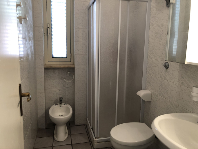 Bathroom 5, Suite disco Praja, Lecce