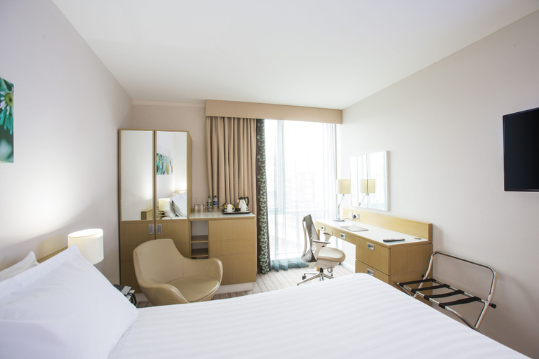 Bedroom 2, Hilton Garden Inn Glasgow City Centre, Glasgow