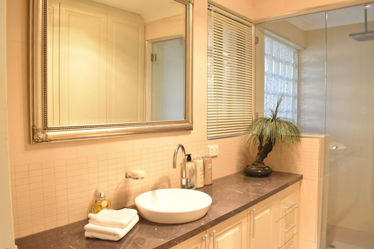 Bathroom 2, Professionally Cleaned 2bdr Villa, Great Location, Perth