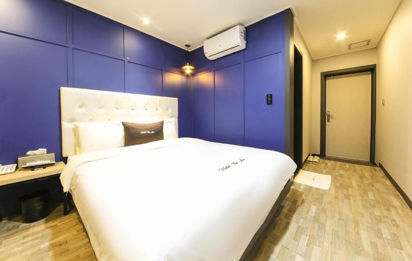 Bedroom 2, Hotel the Ace, Tongyeong