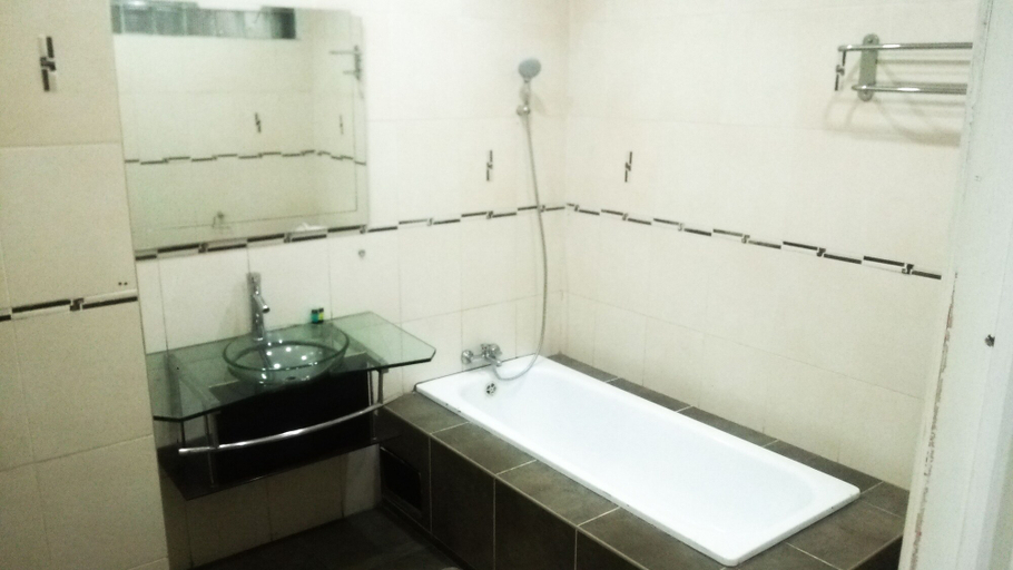 Bathroom 3, Hotel de l'Avenue - Tana City Centre, Analamanga