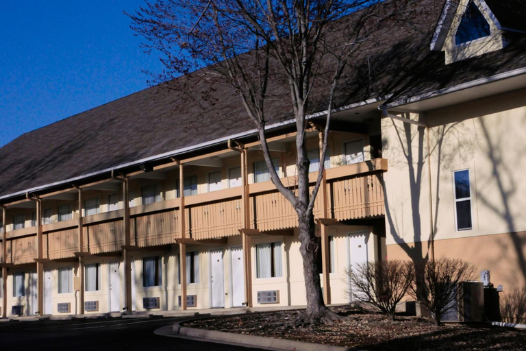 Exterior & Views 2, Brookwood Inn, Taney