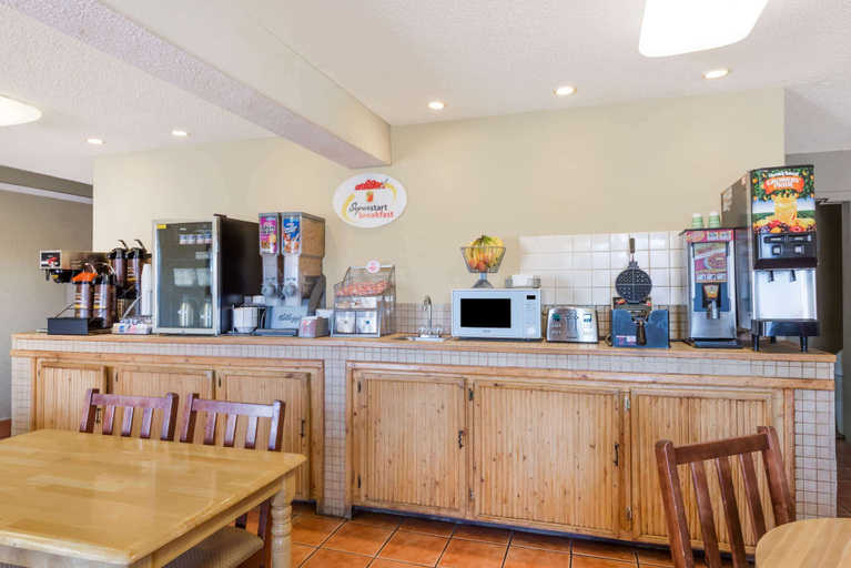 Food & Drinks, Super 8 by Wyndham Socorro, Socorro