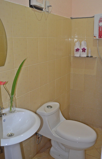 Bathroom 5, Veraneante Resort, Panglao