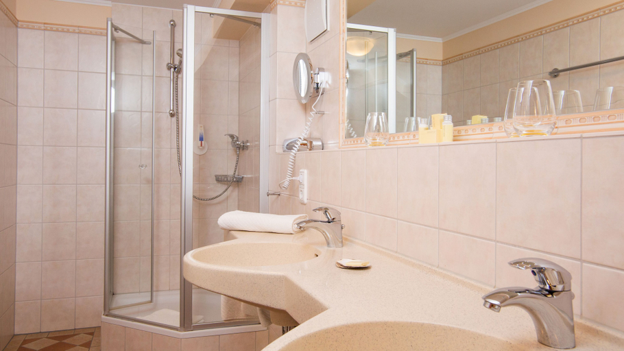 Bathroom 5, Hotel St Florian, Regen