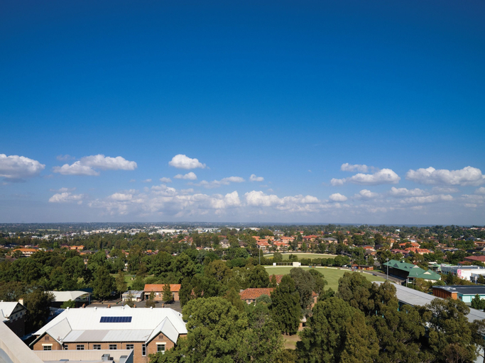 Exterior & Views 27