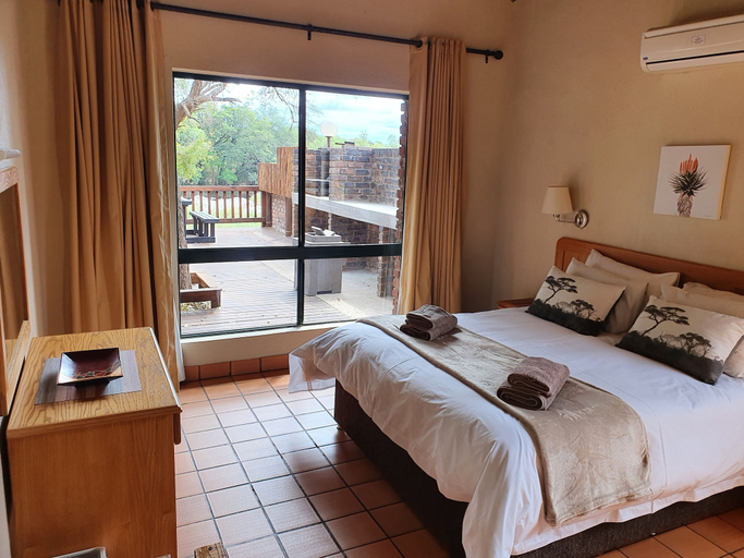 Bedroom 4, Ekuthuleni River Front Chalets, Mopani