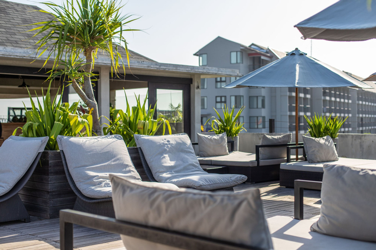 Exterior & Views 9