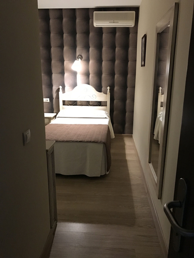 Bedroom 2, Hostal Cafe Gutgreco, Toledo