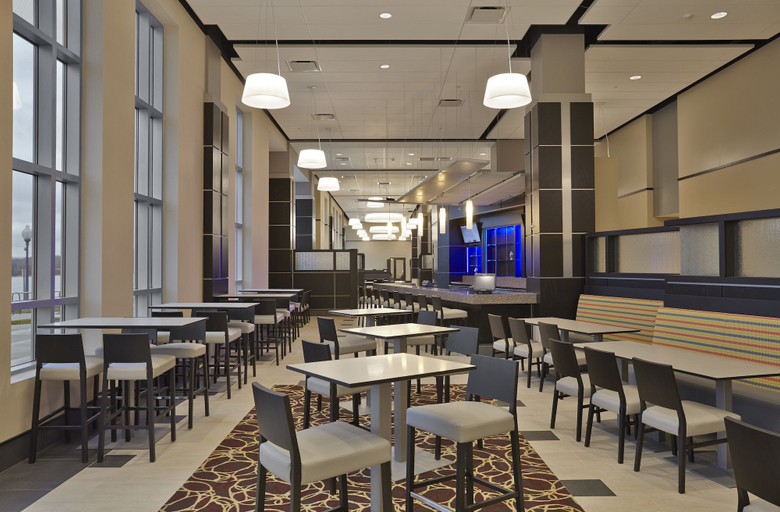 Food & Drinks 5, Doubletree By Hilton Lawrenceburg, Dearborn