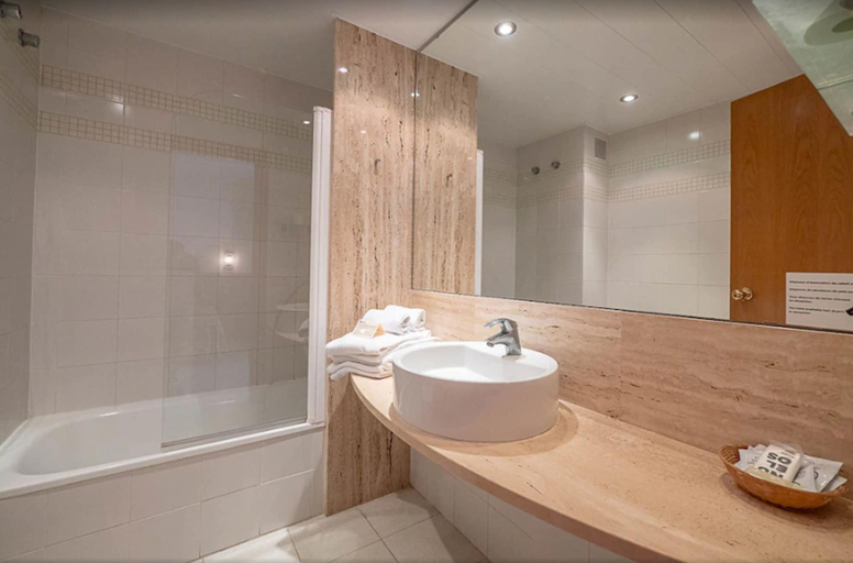 Bathroom 4, Aparthotel Golf Beach, Girona