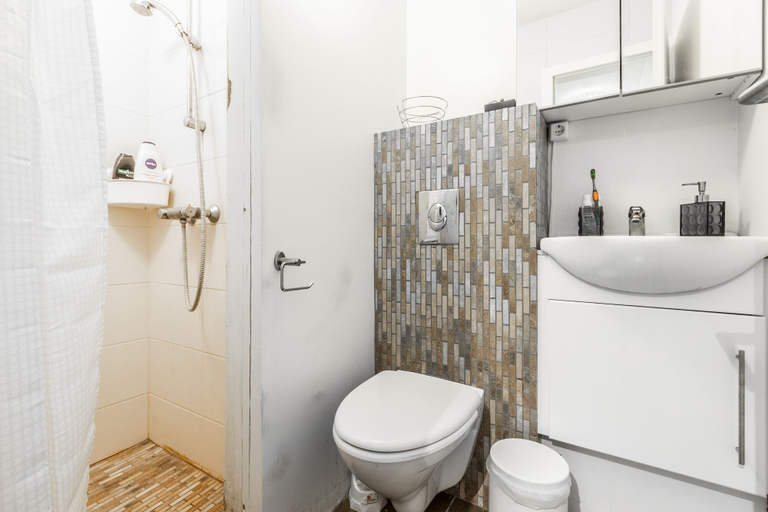 Bathroom, Apartment S14, Reykjavík