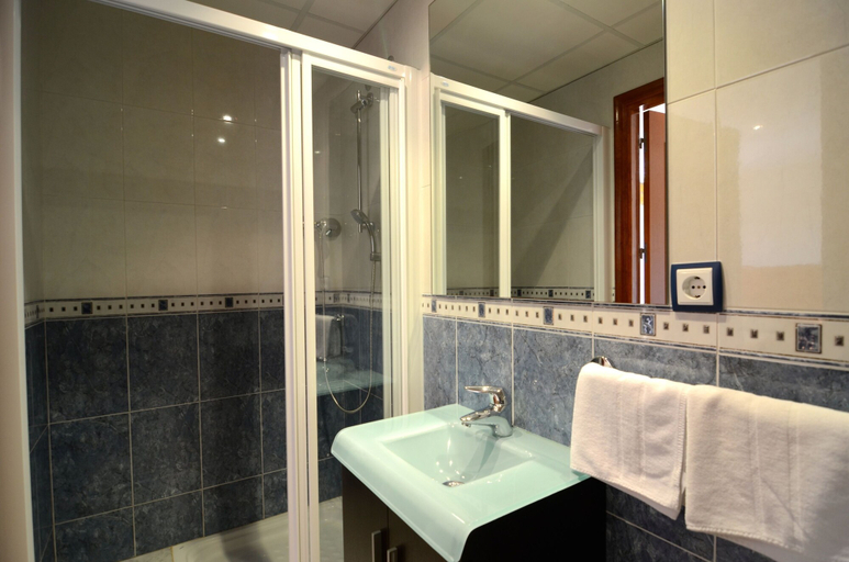 Bathroom 4, Apartamentos Hostal La Gola, Girona