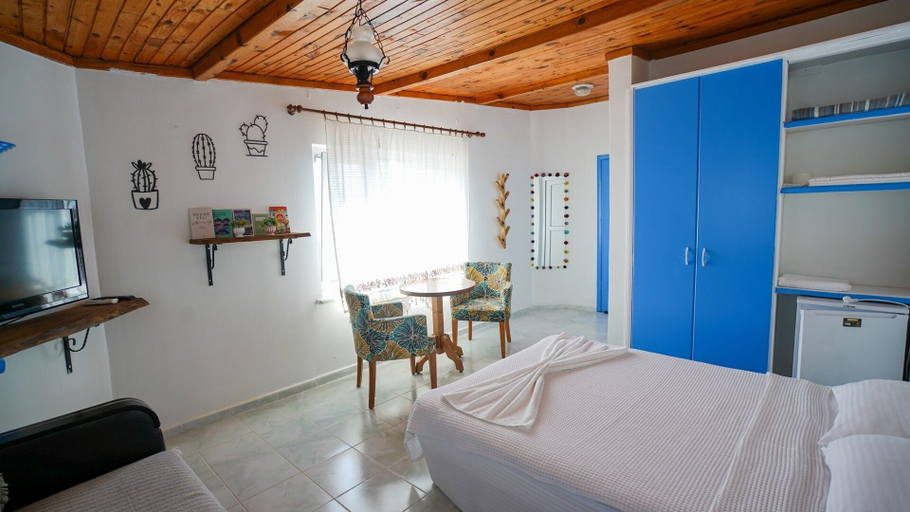 Bedroom 4, Örnek Motel, Gökçeada