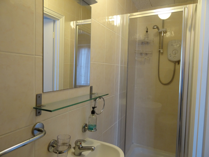 Bathroom 4, AJ Lodge, Slough