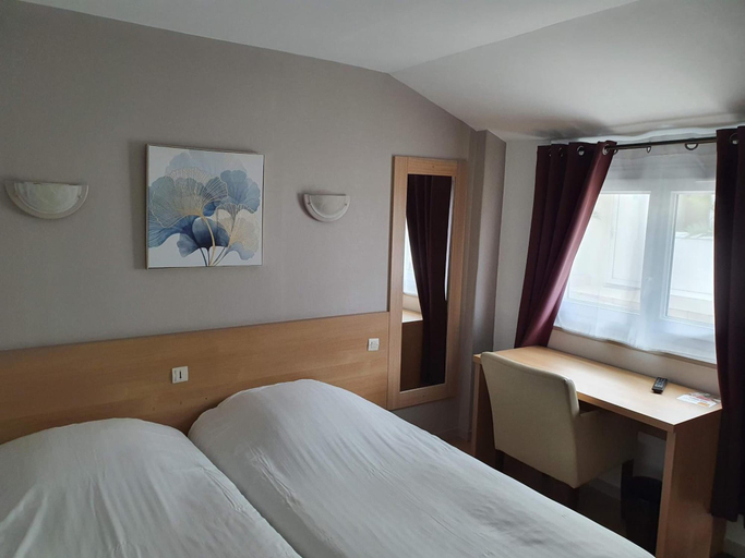 Bedroom 2, Hotel Du Commerce, Seine-Maritime