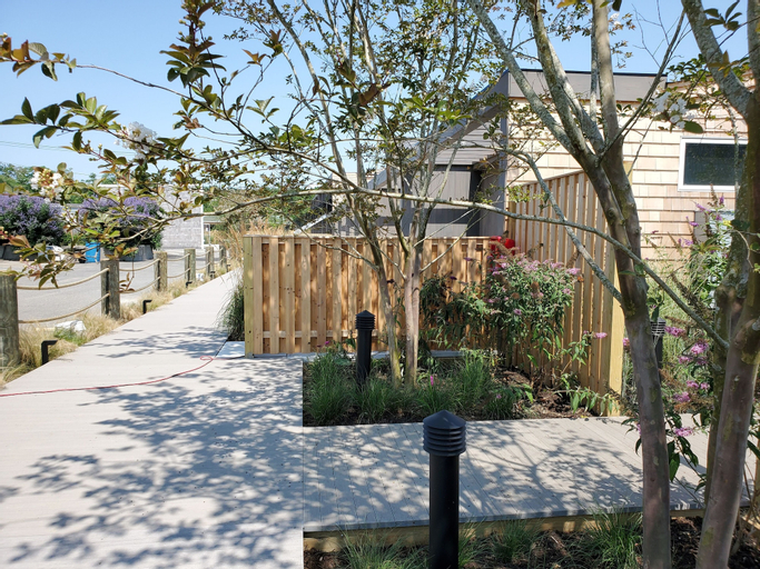 Exterior & Views 23