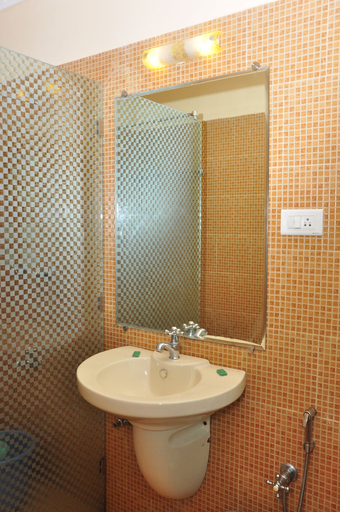 Bathroom 5, Mayflower Beach Resort, North Goa