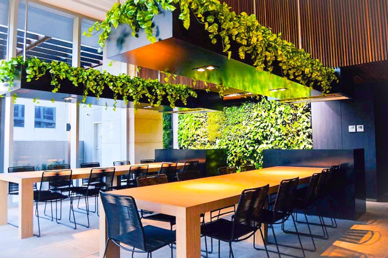 Food & Drinks 5, The Escape in Southern Cross Station, Melbourne