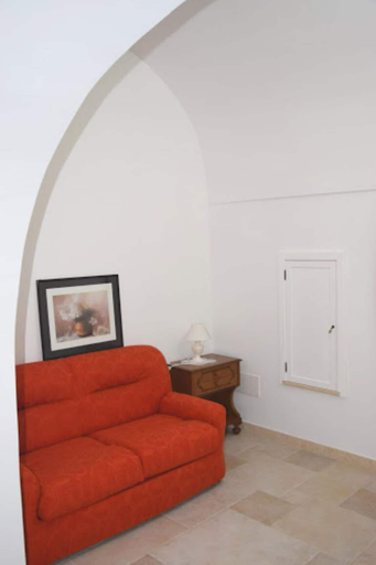 Others 5, Dimora Domrose, Taranto