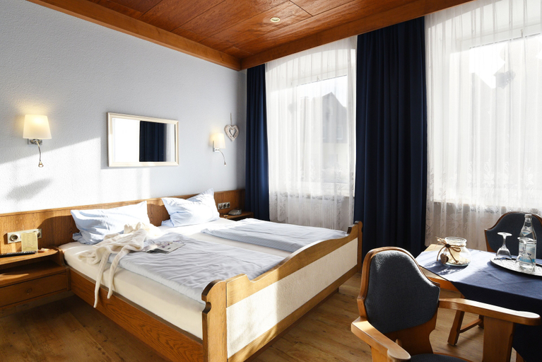 Bedroom 4, Goldener Hirsch, Bayreuth