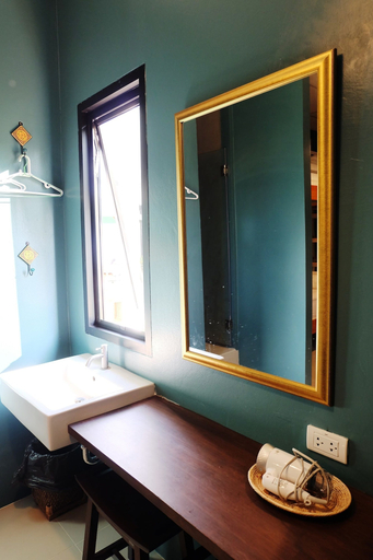 Bathroom 5, Hom hostel & cooking club, Wattana