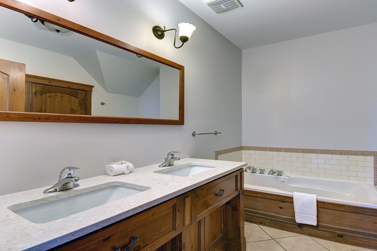 Bathroom 3, Les Manoirs - RVMT, Les Laurentides