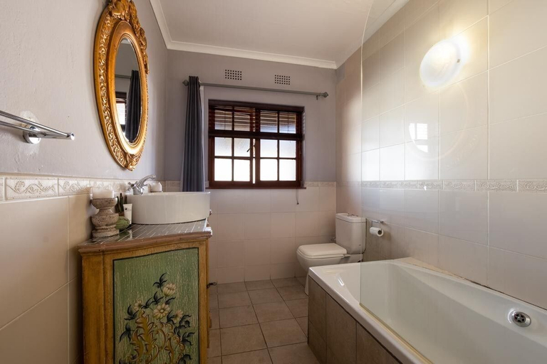 Bathroom 3, Villa D'or Guest House, City of Johannesburg