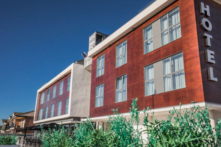 Exterior & Views