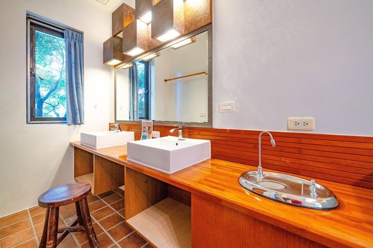 Bathroom 4, Rainbow Garden B&B, Yilan