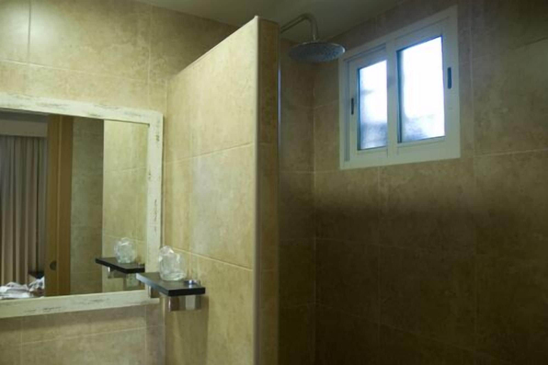 Bathroom 5, Hotel MR, Tarragona
