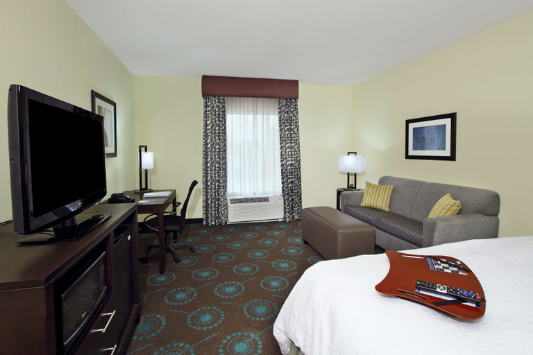 Bedroom 3, Hampton Inn Beeville, Bee