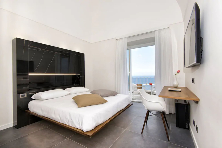 Bedroom 5, Villa Orleans, Salerno