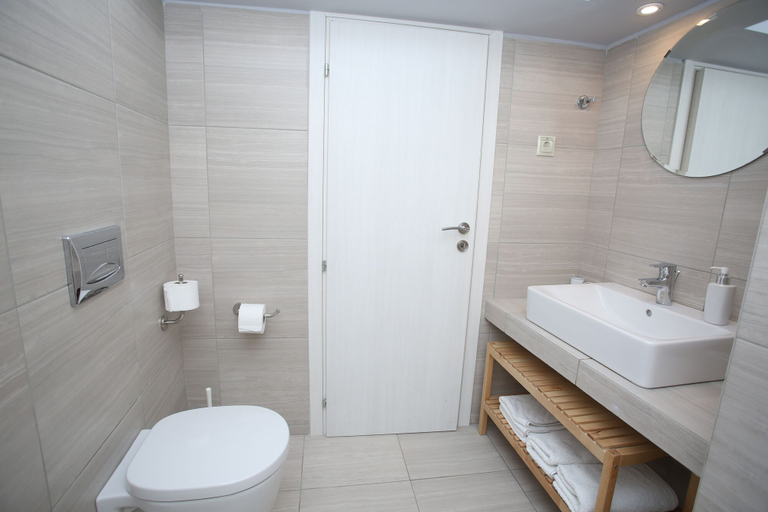 Bathroom 5, Lykomides, Central Greece
